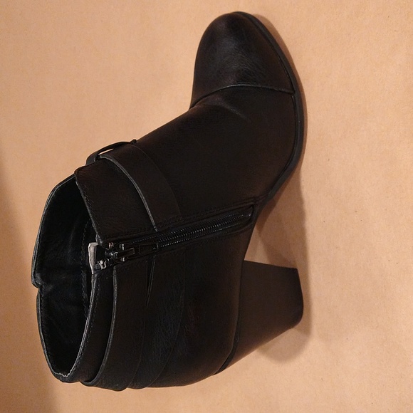 American Eagle Outfitters, Black Ankle Booties With 3.5" Heel, Size 7 1/2. - Picture 10 of 11